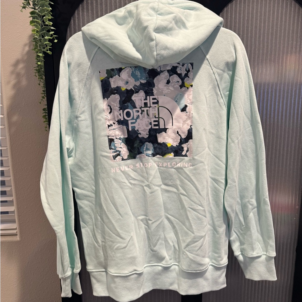 NEW the north face hoodie